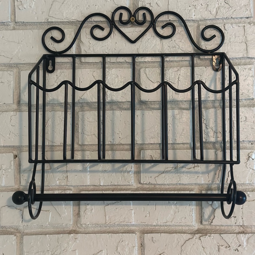 Hanging rack with heart design
